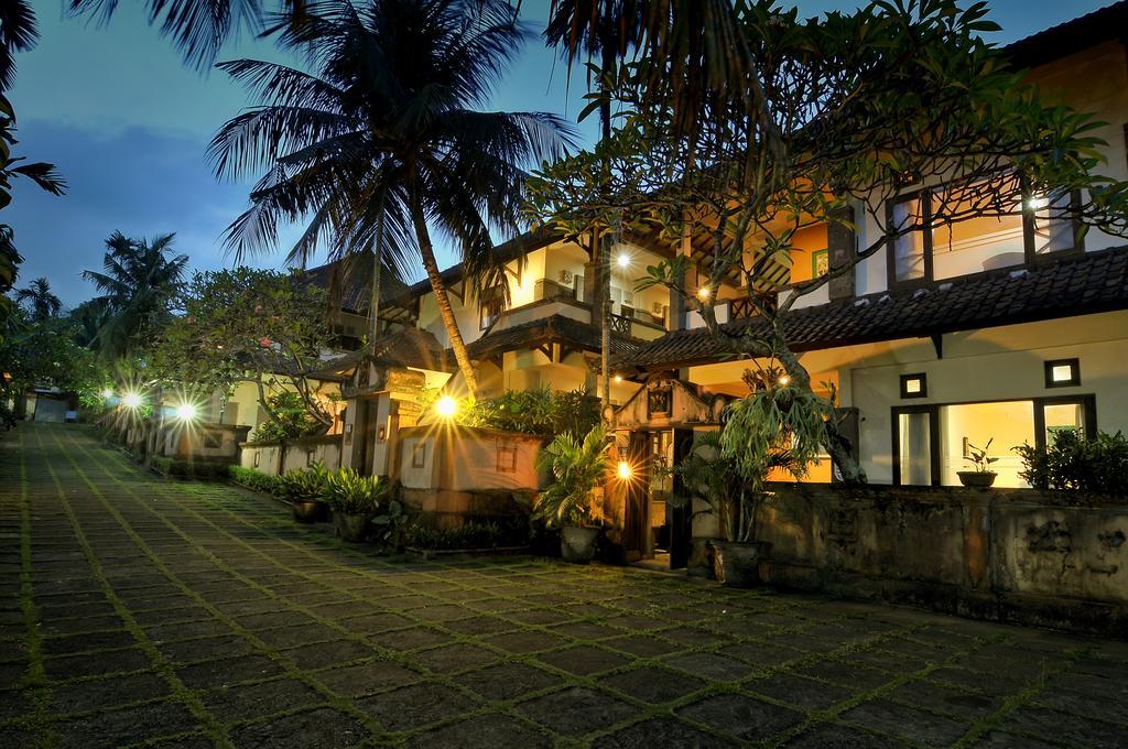 Dewi Sinta Hotel&Restaurant By WizZeLa Tanah Lot Exterior foto